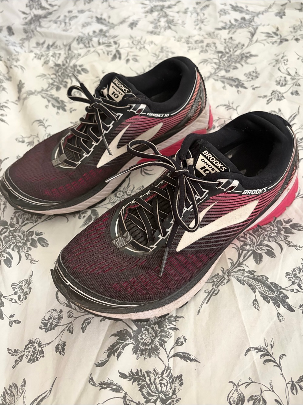 Brooks Ghost 10 Running Shoes - Black & Pink Size 9.5 US